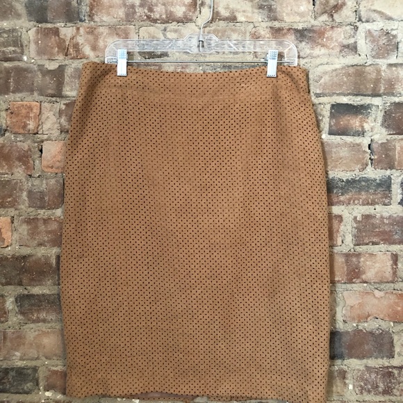 Tan suede laser cut pencil skirt - Picture 2 of 7